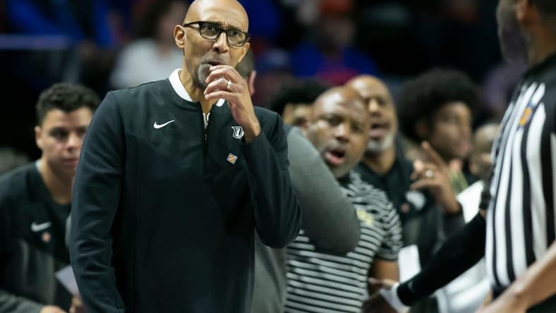 UCF Knights head coach Johnny Dawkins talks to the referee during the first half of the NIT tournament Wednesday, March 15, 2023, at Exactech Arena in Gainesville, Fla. Alan Youngblood/Gainesville Sun
Gai Ufucf3takeaways 27785370