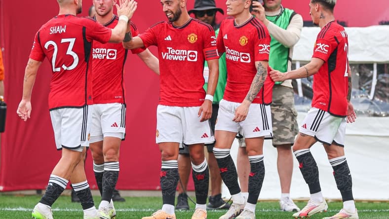 Jul 22, 2023; East Rutherford, New Jersey, USA; Manchester United midfielder Bruno Fernandes (8) celebrates his goal with teammates during the first half against Arsenal at MetLife Stadium. Mandatory Credit: Vincent Carchietta-USA TODAY Sports