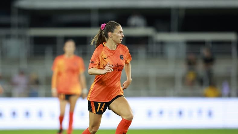 Sep 15, 2023; Louisville, Kentucky, USA; Houston Dash midfielder Marisa Viggiano (14) during the second half against Racing Louisville FC at Lynn Family Stadium. Mandatory Credit: EM Dash-USA TODAY Sports