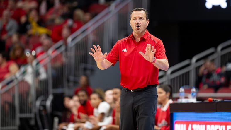 Louisville head coach Jeff Walz coached his team as the Louisville Cardinals took on the Bucknell Bison at the Yum Center in Louisville, Ky. on Sunday afternoon. The Cardinals defeated the Bison, 77-44. Nov. 19, 2023.