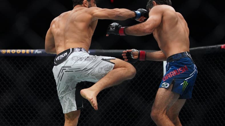 Dec 2, 2023; Austin, Texas, USA; Beneil Dariush (red gloves) fights Arman Tsarukyan (blue gloves) during UFC Fight Night at Moody Center. Mandatory Credit: Dustin Safranek-USA TODAY Sports