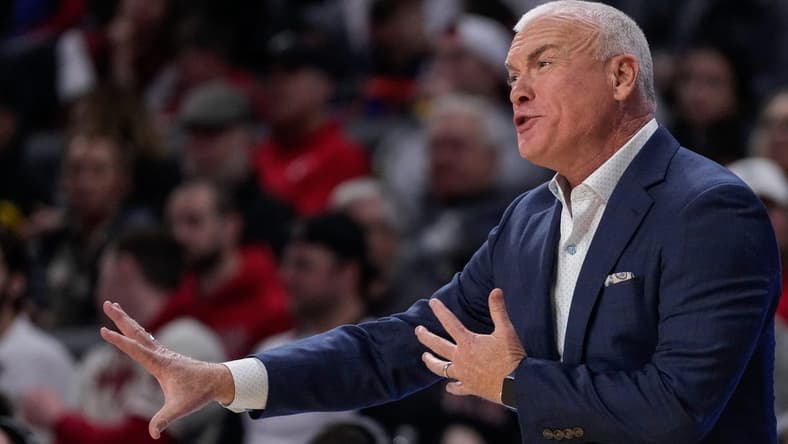 Florida Gulf Coast Eagles head coach Pat Chambers calls out to his offense in the first half of the NCAA men s basketball game between the Cincinnati Bearcats and the Florida Gulf Coast Eagles at Fifth Third Arena in Cincinnati on Sunday, Dec. 3, 2023.