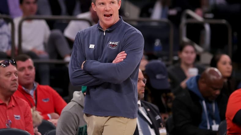Dec 5, 2023; New York, New York, USA; Florida Atlantic Owls head coach Dusty May coaches against the Illinois Fighting Illini during the first half at Madison Square Garden. Mandatory Credit: Brad Penner-USA TODAY Sports