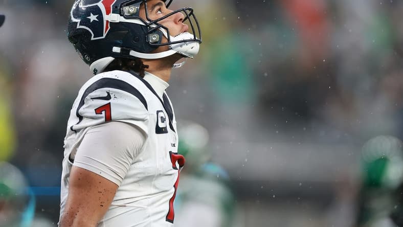 Dec 10, 2023; East Rutherford, New Jersey, USA; Houston Texans quarterback C.J. Stroud (7) walks off the field after an apparent injury during the second half against the New York Jets at MetLife Stadium. Mandatory Credit: Vincent Carchietta-USA TODAY Sports