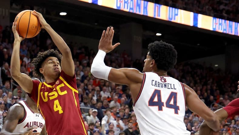 Dec 17, 2023; Auburn, Alabama, USA; USC Trojans guard Oziyah Sellers (4) looks for a pass as Auburn Tigers center Dylan Cardwell (44) defends during the first half at Neville Arena. Mandatory Credit: John Reed-USA TODAY Sports
