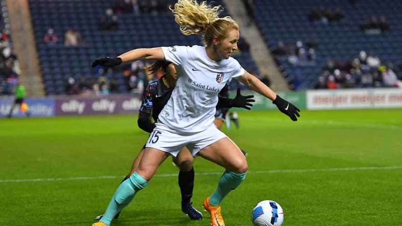 Mar 25, 2022; Bridgeview, IL, USA; Kansas City Current midfielder Sam Mewis (15) runs the ball during first half against Chicago Red Stars in a NWSL Challenge Cup match at SeatGeek Stadium. Mandatory Credit: Daniel Bartel-USA TODAY Sports