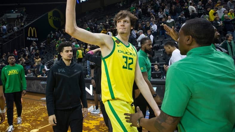 Oregon's Nate Bittle returned to the lineup in time for the Ducks to host No. 9 Arizona, losers of the past six meetings in Eugene.