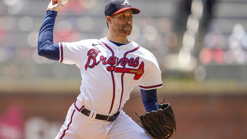 Jul 16, 2023; Cumberland, Georgia, USA; Atlanta Braves relief pitcher Collin McHugh (32) pitches against the Chicago White Sox during the second inning at Truist Park. Mandatory Credit: Dale Zanine-USA TODAY Sports