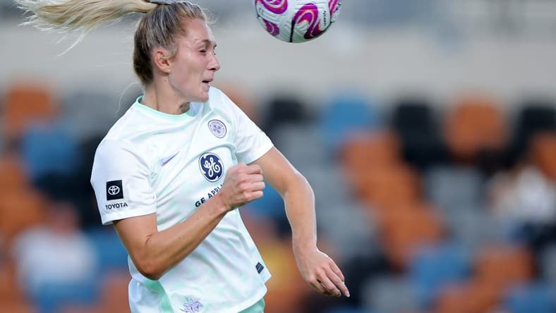 Jul 29, 2023; Houston, TX, USA; Racing Louisville FC forward Parker Goins (21) heads the ball against the Houston Dash during the first half at Shell Energy Stadium. Mandatory Credit: Erik Williams-USA TODAY Sports