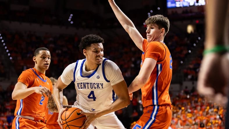 Jan 6, 2024; Gainesville, Florida, USA; Kentucky Wildcats forward Tre Mitchell (4) battles with Florida Gators forward Alex Condon (21) during the first half at Exactech Arena at the Stephen C. O'Connell Center. Mandatory Credit: Matt Pendleton-USA TODAY Sports