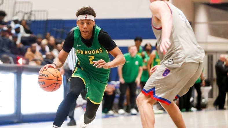AZ Compass point guard Jeremiah Fears (2) committed to the University of Illinois.