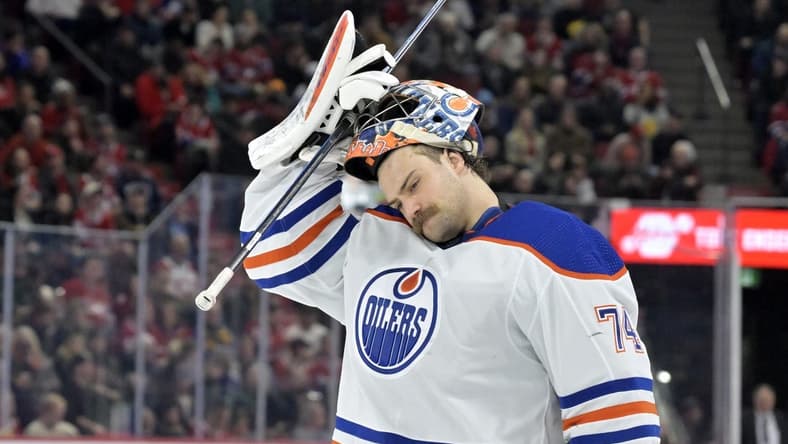 Jan 13, 2024; Montreal, Quebec, CAN; Edmonton Oilers goalie Stuart Skinner (74) puts his mask on during the second period of the game against the Montreal Canadiens at the Bell Centre. Mandatory Credit: Eric Bolte-USA TODAY Sports