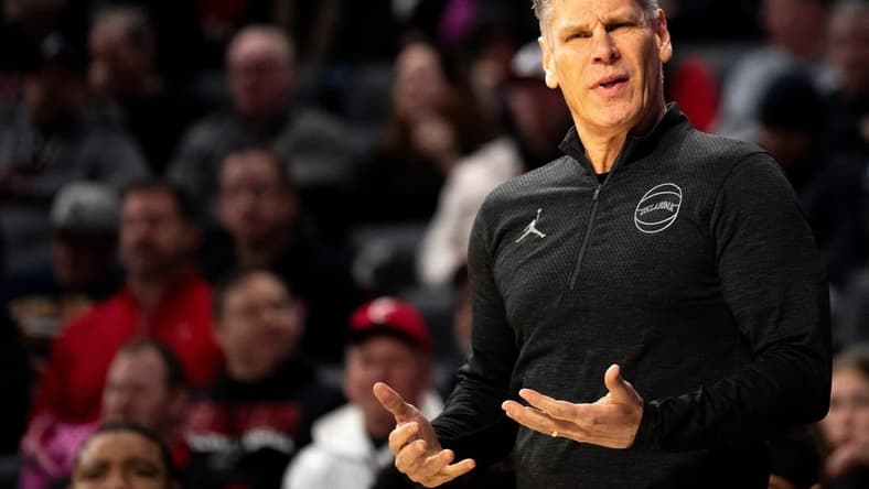 Oklahoma Sooners head coach Porter Moser reacts to a call in the first half of the NCAA basketball game between Cincinnati Bearcats and Oklahoma Sooners at Fifth Third Arena in Cincinnati on Saturday, Jan. 20, 2024.
