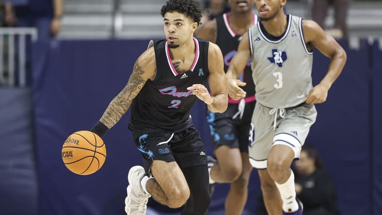 Jan 24, 2024; Houston, Texas, USA; Florida Atlantic Owls guard Nick Boyd (2) controls the ball during the first half against the Rice Owls at Tudor Fieldhouse. Mandatory Credit: Troy Taormina-USA TODAY Sports