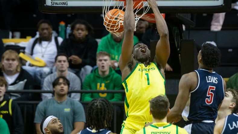 Oregon center N'Faly Dante dunks the ball as the Oregon Ducks host the Arizona Wildcats Saturday, Jan. 27, 2024 at Matthew Knight Arena in Eugene, Ore.