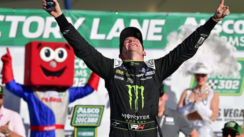 NASCAR: Xfinity Series Alsco Uniforms 302