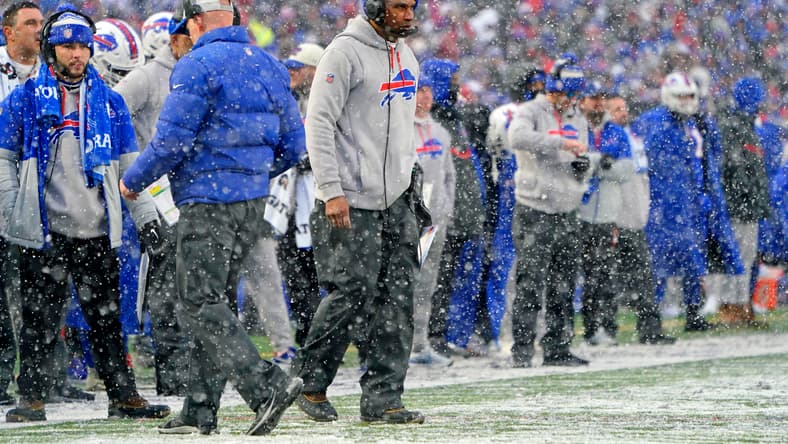 Miami Dolphins: Leslie Frazier interviewing