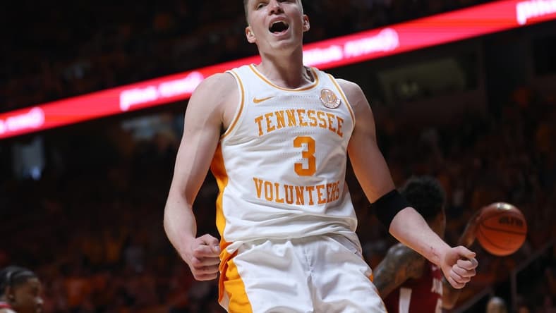 Jan 20, 2024; Knoxville, Tennessee, USA; Tennessee Volunteers guard Dalton Knecht (3) reacts after dunking the ball against the Alabama Crimson Tide during the second half at Thompson-Boling Arena at Food City Center. Mandatory Credit: Randy Sartin-USA TODAY Sports