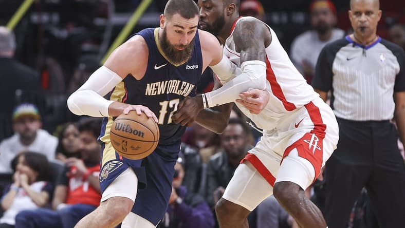 Jan 31, 2024; Houston, Texas, USA; New Orleans Pelicans center Jonas Valanciunas (17) controls the ball as Houston Rockets forward Jeff Green (32) defends during the fourth quarter at Toyota Center. Mandatory Credit: Troy Taormina-USA TODAY Sports