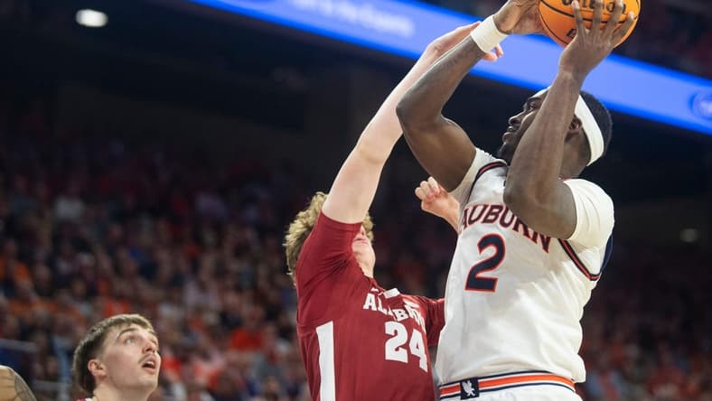 Auburn Tigers forward Jaylin Williams (2) goes up for a layup as Auburn Tigers take on Alabama Crimson Tide at Neville Arena in Auburn, Ala., on Wednesday, Feb. 7, 2024. Auburn Tigers defeated Alabama Crimson Tide 99-81.