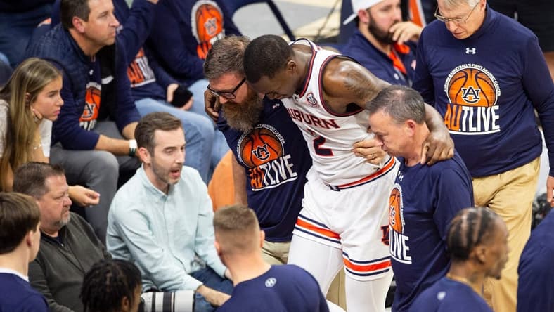 Auburn Tigers forward Jaylin Williams (2) leaves the game with an apparent knee injury as Auburn Tigers take on Kentucky Wildcats at Neville Arena in Auburn, Ala., on Saturday, Feb. 17, 2024. Kentucky Wildcats defeated Auburn Tigers 70-59.
