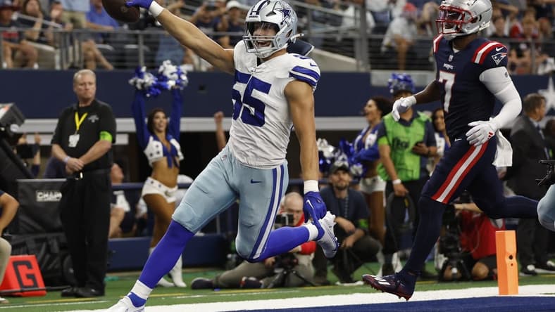 Oct 1, 2023; Arlington, Texas, USA; Dallas Cowboys linebacker Leighton Vander Esch (55) returns a fumble for a touchdown in the second quarter against the New England Patriots at AT&T Stadium. Mandatory Credit: Tim Heitman-USA TODAY Sports