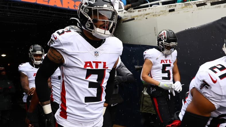 Dec 31, 2023; Chicago, Illinois, USA; Atlanta Falcons safety Jessie Bates III (3) takes the field before the game against the Chicago Bears at Soldier Field. Mandatory Credit: Mike Dinovo-USA TODAY Sports