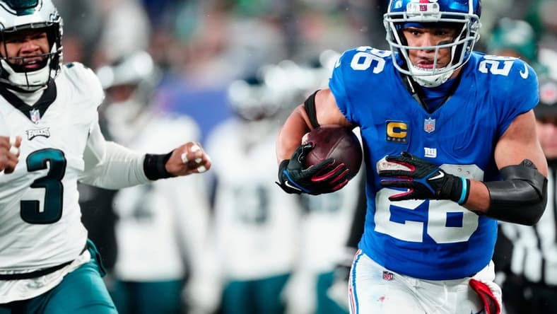 New York Giants running back Saquon Barkley (26) heads to the goal line in the second quarter past Philadelphia Eagles linebacker Nolan Smith (3), Sunday, January 7, 2024.