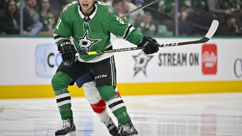 Mar 12, 2024; Dallas, Texas, USA; Dallas Stars left wing Jason Robertson (21) calls for the puck during the first period against the Florida Panthers at the American Airlines Center. Mandatory Credit: Jerome Miron-USA TODAY Sports