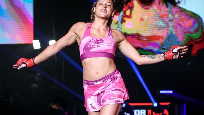 combate global, alejandra lara