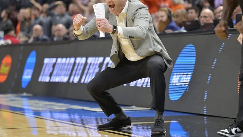 Mar 30, 2024; Los Angeles, CA, USA; Alabama Crimson Tide head coach Nate Oats reacts in the second half against the Clemson Tigers in the finals of the West Regional of the 2024 NCAA Tournament at Crypto.com Arena. Mandatory Credit: Jayne Kamin-Oncea-USA TODAY Sports
