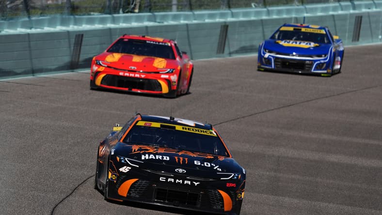 NASCAR: Straight Talk Wireless 400