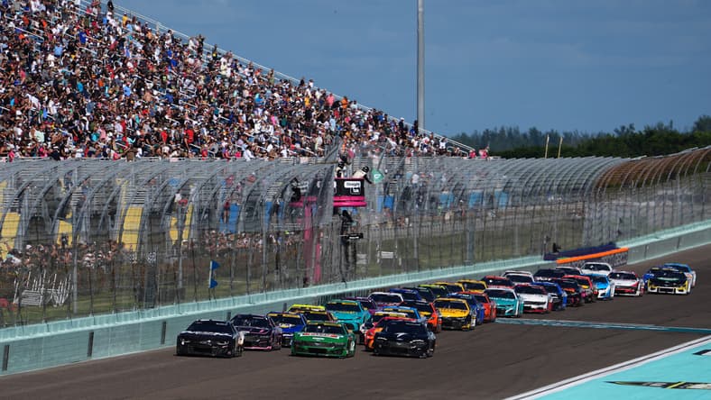 NASCAR: Straight Talk Wireless 400