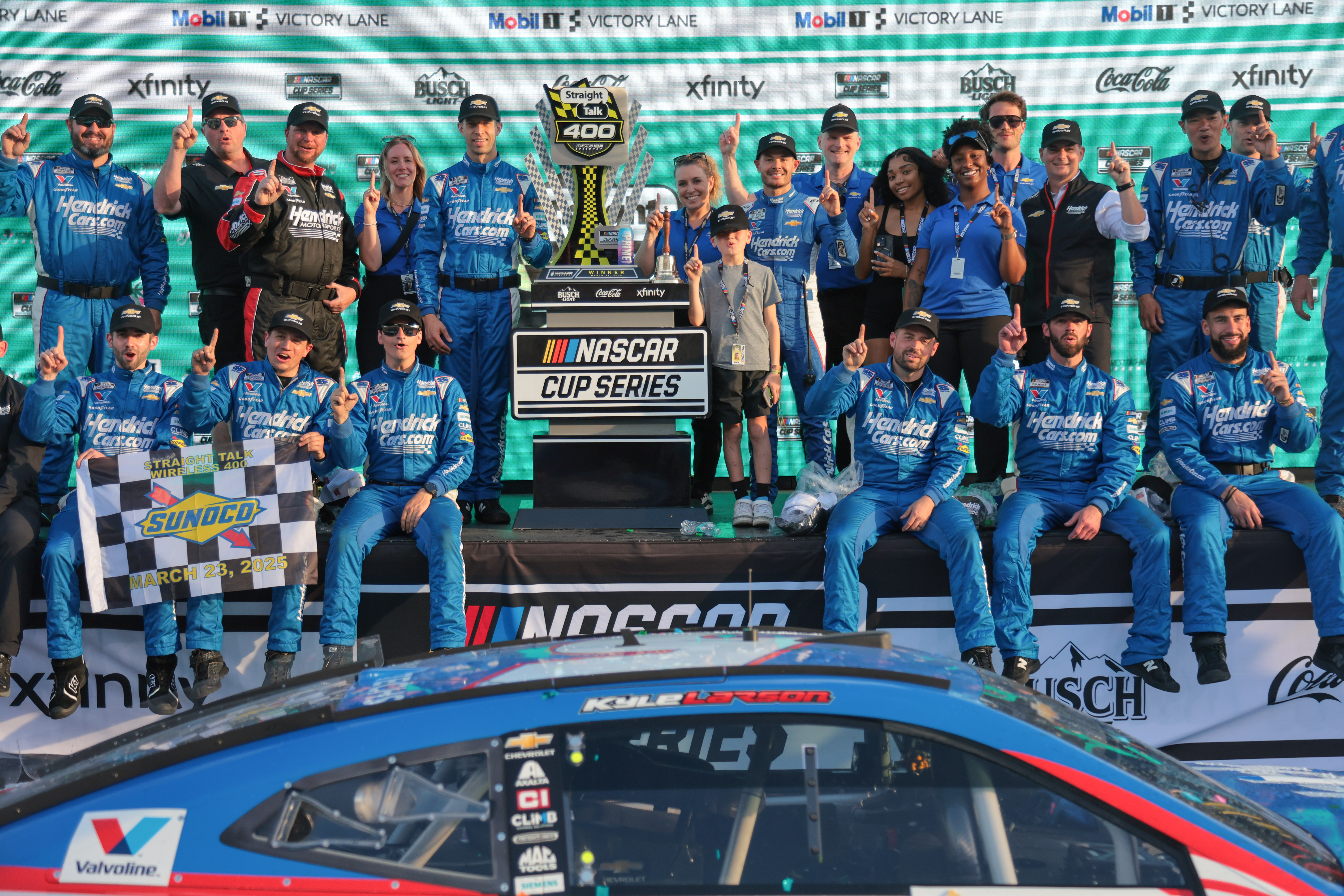 NASCAR: Straight Talk Wireless 400