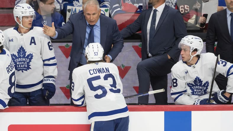 NHL: Preseason-Head coach Craig Berube gives instructions to Easton Cowan, Toronto Maple Leafs at Ottawa Senators