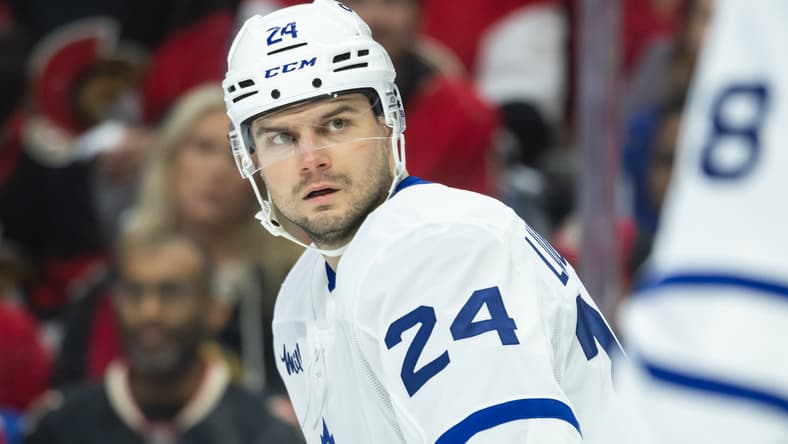 NHL: Scott Laughton, Toronto Maple Leafs center, awaits a faceoff