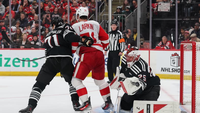 NHL: Detroit Red Wings at New Jersey Devils