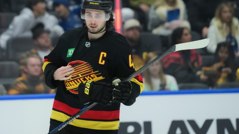 NHL: Calgary Flames at Vancouver Canucks