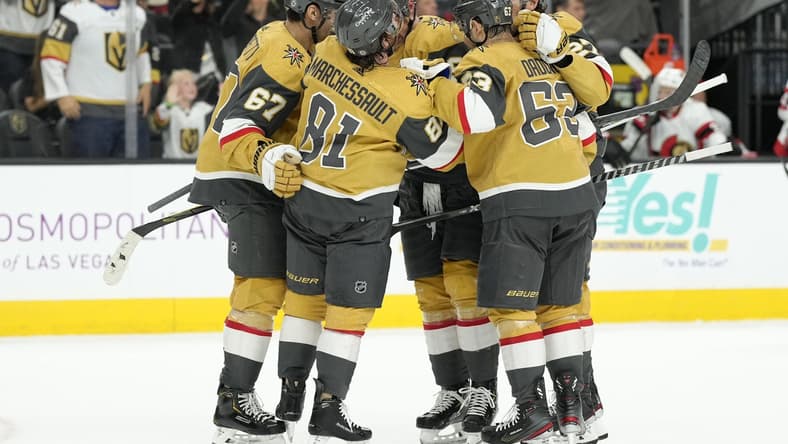 Vegas Golden Knights team photo goal celebration (Photo- Vegas Golden Knights via Twitter)