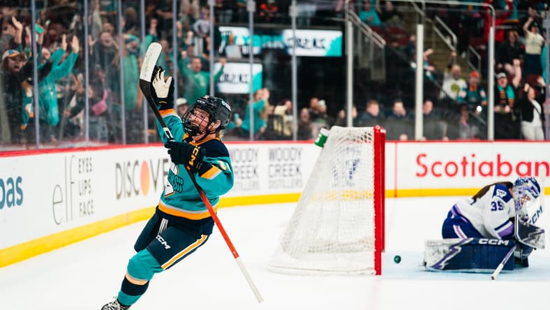 New York Sirens forward Sarah Fillier caps off her first career hat trick with an OT game winner against the Minnesota Frost.