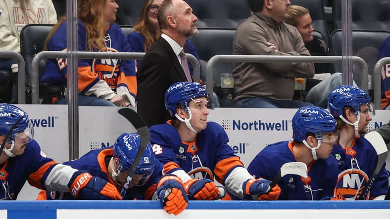 NHL: Toronto Maple Leafs at New York Islanders