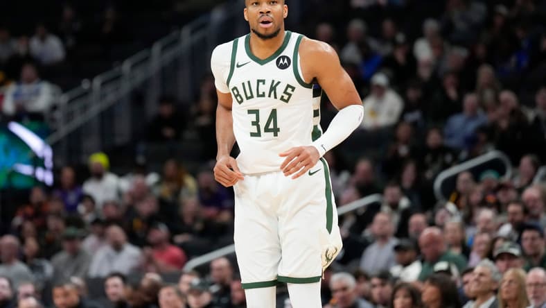 NBA: Phoenix Suns at Milwaukee Bucks