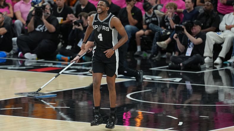 NBA RUmors. San ANtonio Spurs, De'Aaron FOx