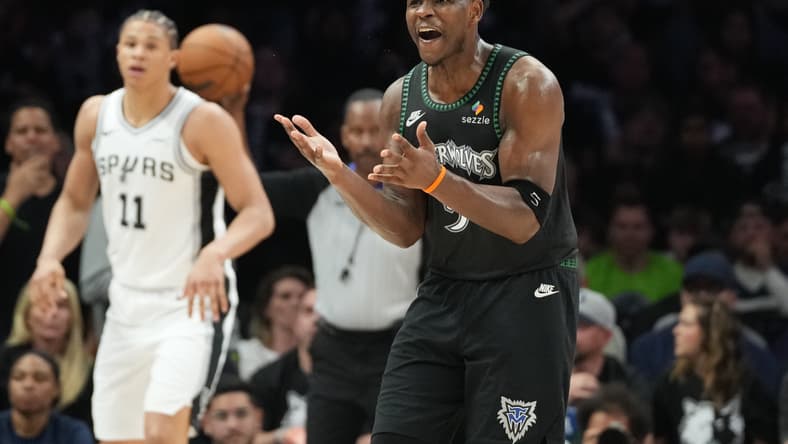 NBA: Playoffs-San Antonio Spurs at Minnesota Timberwolves