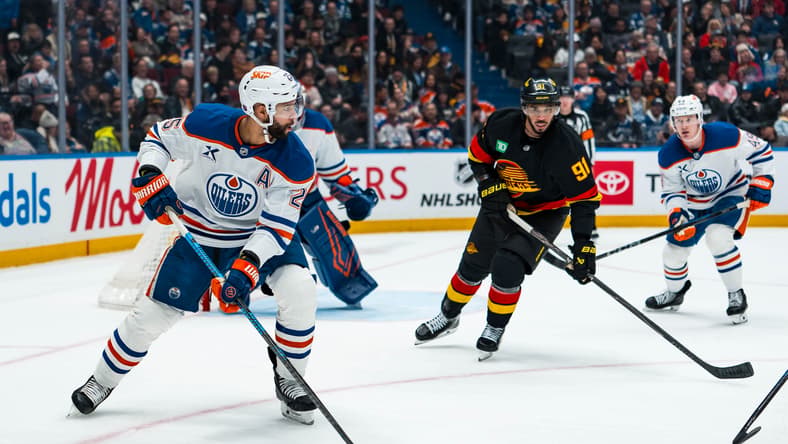 NHL: Edmonton Oilers at Vancouver Canucks