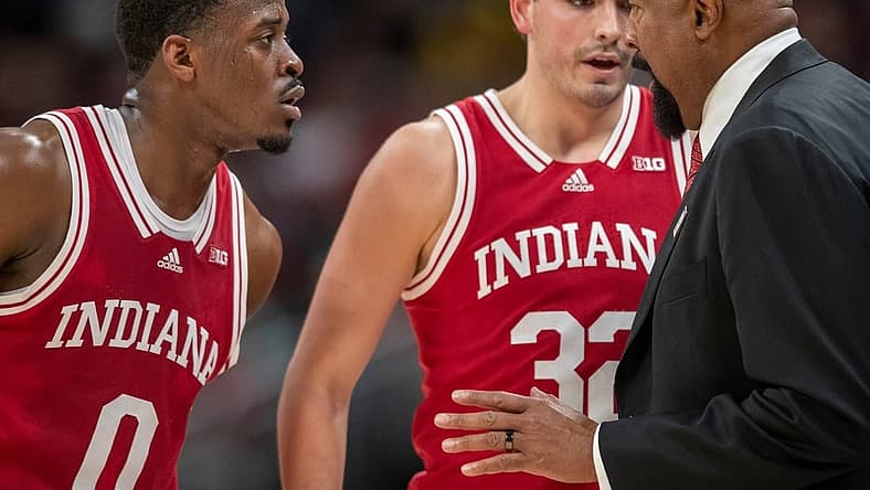 Indiana Hoosiers head coach Mike Woodson talks with guard Xavier Johnson (0) and guard Trey Galloway (32), Thursday, March 10, 2022, during Big Ten tournament men s action from Indianapolis Gainbridge Fieldhouse. Indiana won 74-69.