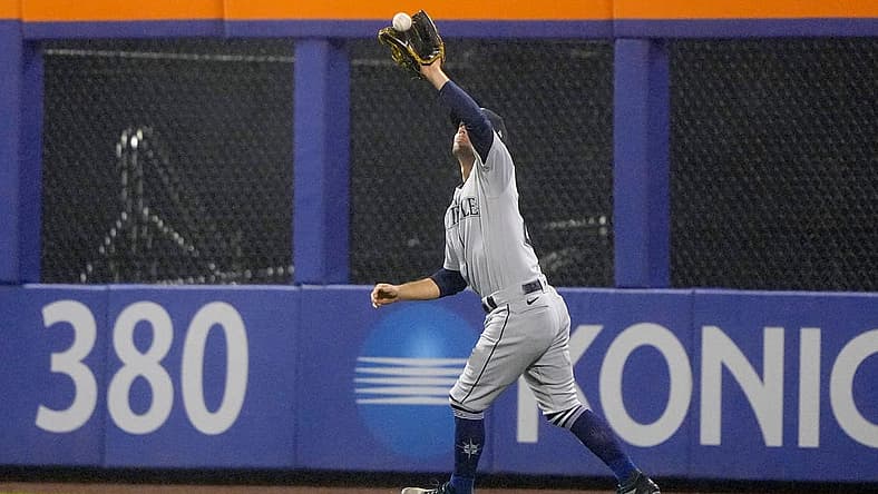 May 14, 2022; New York City, New York, USA; Seattle Mariners right fielder Steven Souza Jr. (21) catches a fly ball hit by New York Mets second baseman Jeff McNeil (not pictured) during the eighth inning at Citi Field. Mandatory Credit: Gregory Fisher-USA TODAY Sports