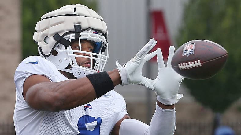Tight end O.J. Howard eyes in a pass during day six of the Buffalo Bills training camp at St John Fisher University in Rochester Saturday, July 30, 2022.
Sd 073022 Bills Camp 4 Spts