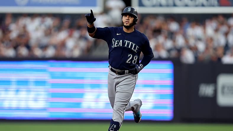 Aug 2, 2022; Bronx, New York, USA; Seattle Mariners third baseman Eugenio Suarez (28) rounds the bases after hitting a two run home run against the New York Yankees during the first inning at Yankee Stadium. Mandatory Credit: Brad Penner-USA TODAY Sports