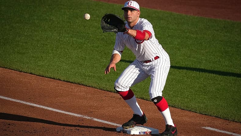 Cincinnati Reds first baseman Joey Votto makes a catch for an out against the Chicago Cubs during a Major League Baseball game at the Field of Dreams baseball field in Dyersville on Thursday, Aug. 11, 2022.

Fieodofdreams 20220811 Bh